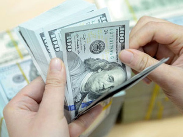 Liên tục tăng, đôla ngân hàng chạm 23.300 đồng