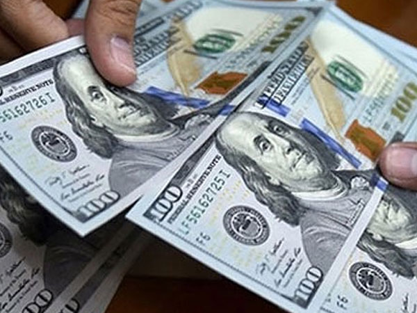 Ngân hàng Nhà nước ngừng bán USD giá rẻ, giá USD tại ngân hàng thương mại lập tức vọt tăng