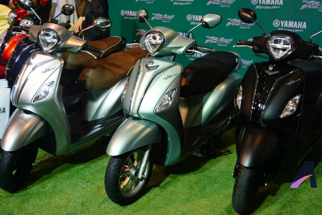 Yamaha Grand Filano Hybrid quá tối tân, Honda Lead choáng