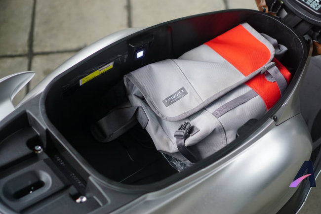 Yamaha Grand Filano Hybrid quá tối tân, Honda Lead choáng