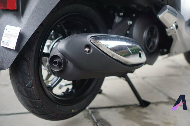 Yamaha Grand Filano Hybrid quá tối tân, Honda Lead choáng