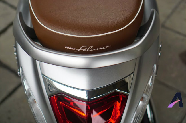 Yamaha Grand Filano Hybrid quá tối tân, Honda Lead choáng