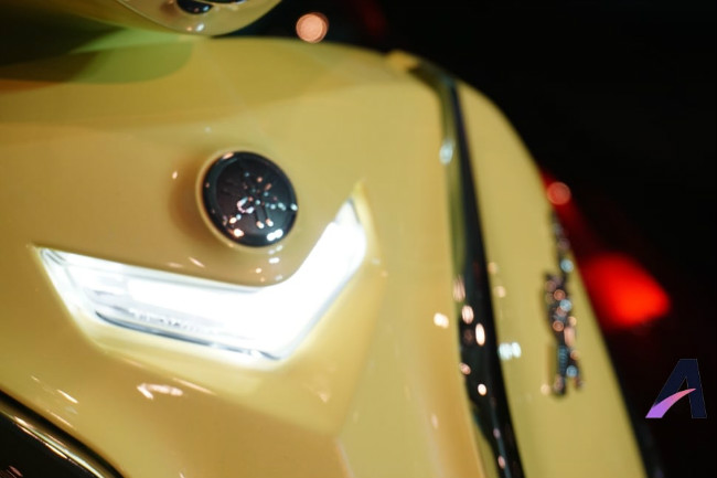 Yamaha Grand Filano Hybrid quá tối tân, Honda Lead choáng