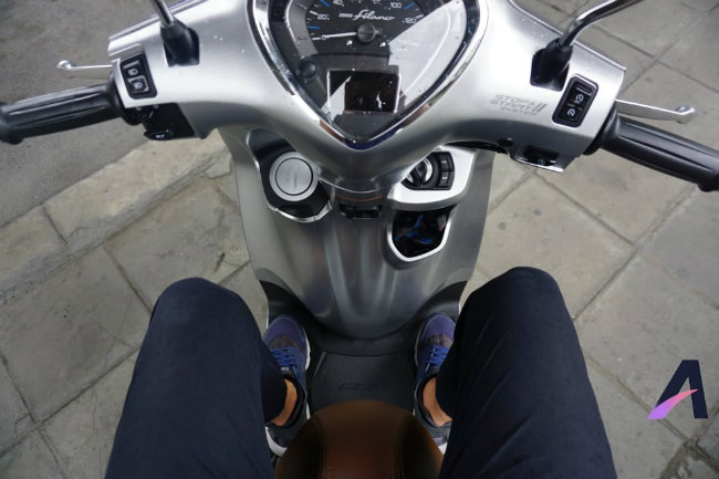 Yamaha Grand Filano Hybrid quá tối tân, Honda Lead choáng