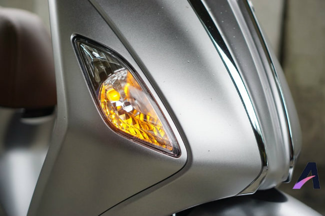 Yamaha Grand Filano Hybrid quá tối tân, Honda Lead choáng