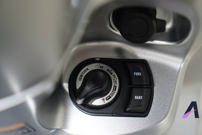 Yamaha Grand Filano Hybrid quá tối tân, Honda Lead choáng