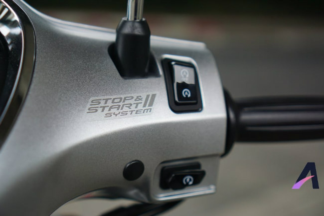 Yamaha Grand Filano Hybrid quá tối tân, Honda Lead choáng