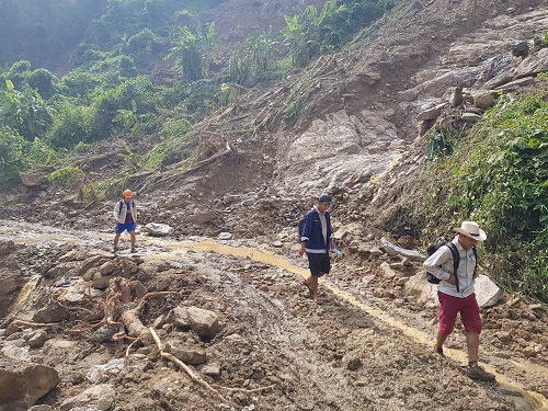 Đất đá sạt lở vùi lấp nhà máy thủy điện ở Yên Bái