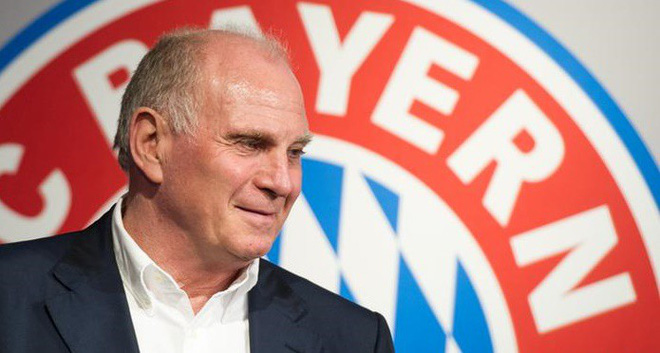 Chê Ozil hèn nhát, Chủ tịch Bayern Munich bị mắng là kẻ dối trá rẻ tiền