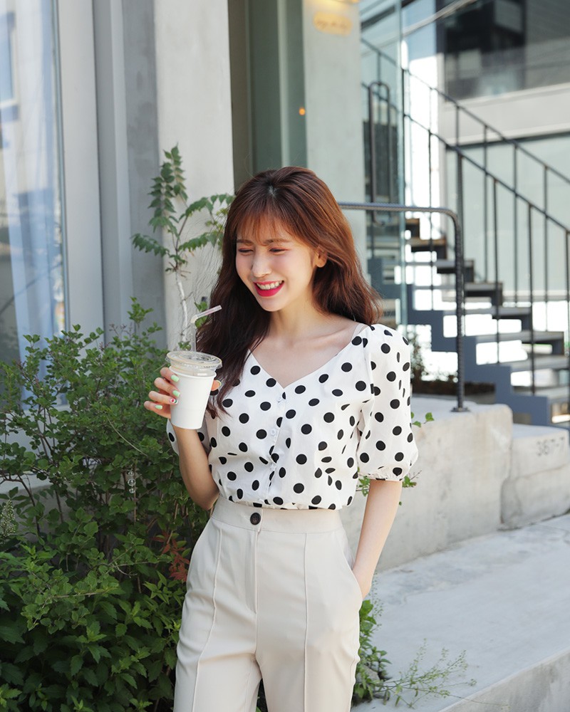 10 kiểu áo blouse hot nhất hiện nay, ngắm rồi chỉ muốn sắm cho bằng hết để mặc 10 kiểu áo blouse hot nhất hiện nay, ngắm rồi chỉ muốn sắm cho bằng hết để mặc