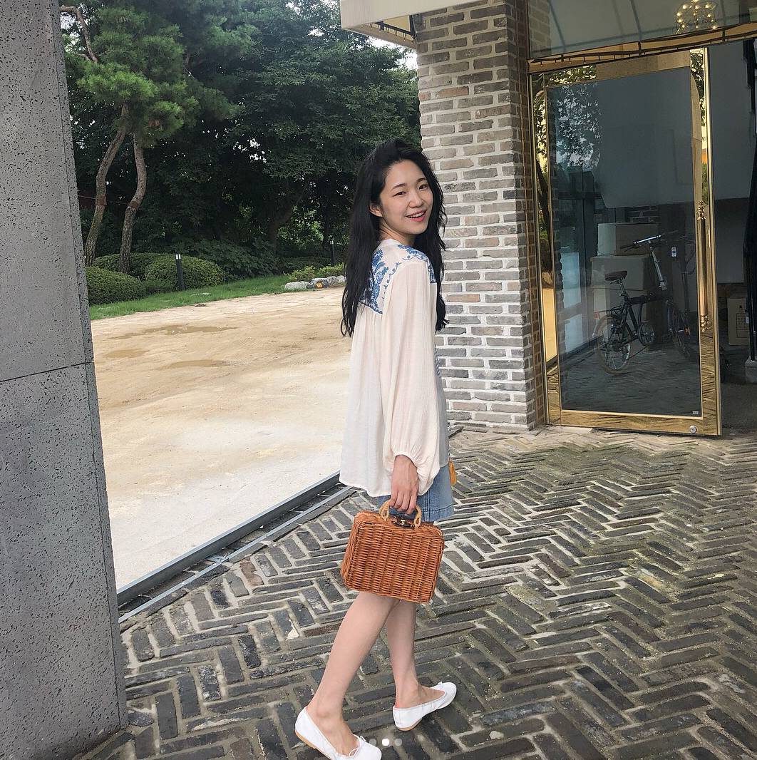 10 kiểu áo blouse hot nhất hiện nay, ngắm rồi chỉ muốn sắm cho bằng hết để mặc 10 kiểu áo blouse hot nhất hiện nay, ngắm rồi chỉ muốn sắm cho bằng hết để mặc
