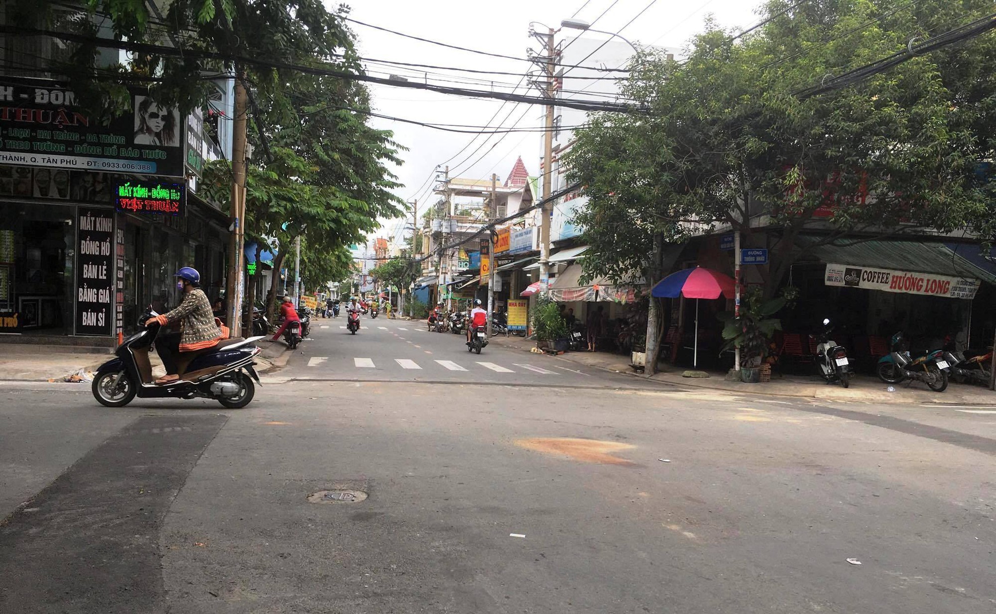 Đuổi theo cướp lấy lại điện thoại, chàng trai trẻ bị xe tải cán tử vong ở Sài Gòn