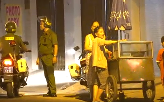 Một người phụ nữ lớn tuổi bị thanh niên chém nhiều nhát vào người để cướp tài sản trong nhà