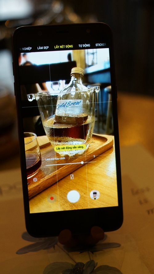 Những lý do chọn mua smartphone tầm trung Galaxy J8