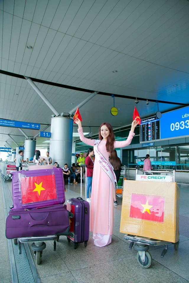 Miko Lan Trinh lên đường thi Hoa hậu Sắc đẹp Quốc tế