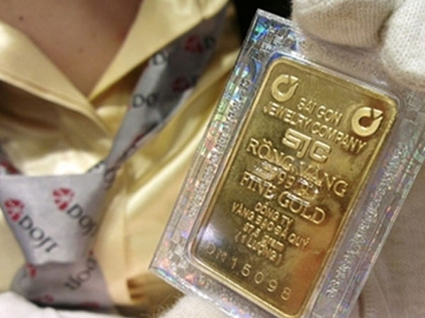Mỗi lượng vàng miếng giảm cả trăm nghìn đồng