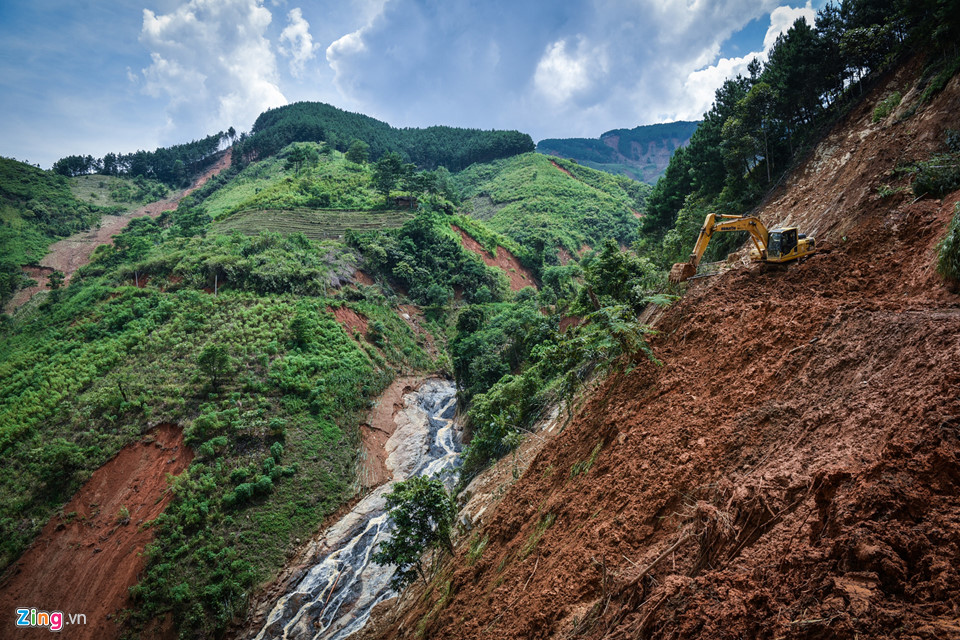 4 ngày sau lũ, nhiều bản làng ở Yên Bái vẫn bị cô lập