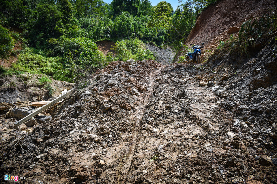 4 ngày sau lũ, nhiều bản làng ở Yên Bái vẫn bị cô lập