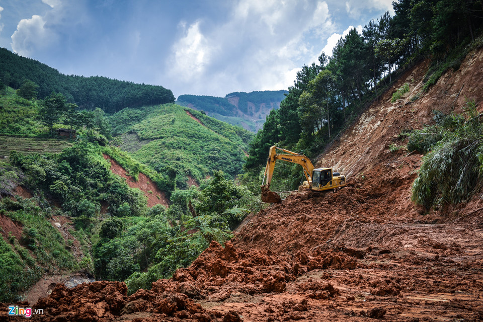 4 ngày sau lũ, nhiều bản làng ở Yên Bái vẫn bị cô lập