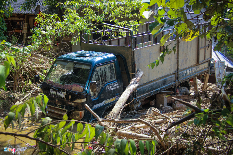 4 ngày sau lũ, nhiều bản làng ở Yên Bái vẫn bị cô lập