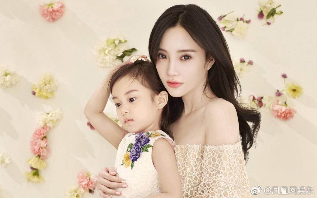 Trong khi Giả Nãi Lượng gầy rộc vì làm việc không ngừng nghỉ, Lý Tiểu Lộ ngày qua ngày dẫn con đi chơi Trong khi Giả Nãi Lượng gầy rộc vì làm việc không ngừng nghỉ, Lý Tiểu Lộ ngày qua ngày dẫn con đi chơi