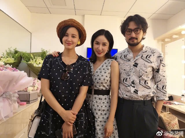 Hồ Ca gây choáng với hình ảnh xăm trổ kín cả cánh tay, râu tóc xồm xoàm