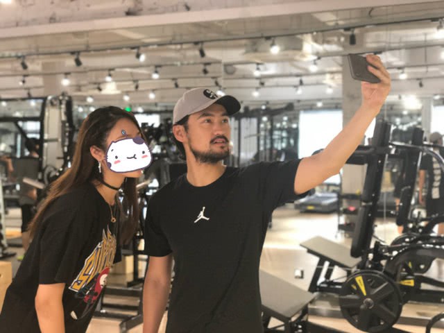 Hồ Ca gây choáng với hình ảnh xăm trổ kín cả cánh tay, râu tóc xồm xoàm