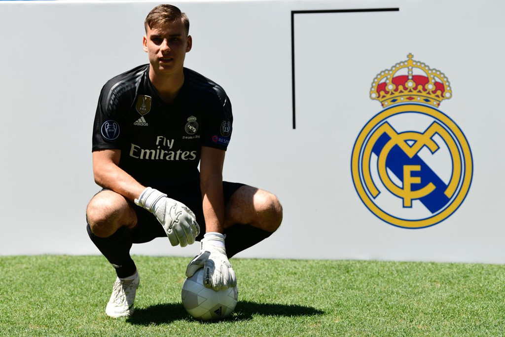 Bố già Perez rũ bỏ triết lý Galacticos ở Real Madrid