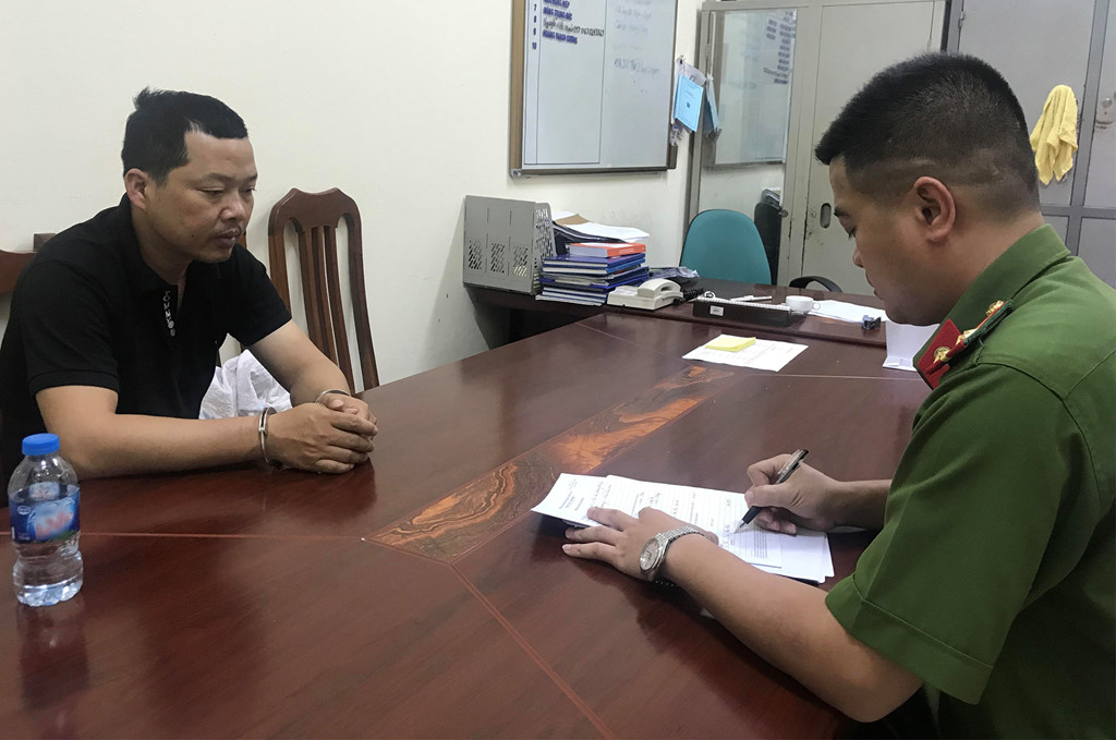 Trùm ma túy xuyên quốc gia bỏ trốn khi đàn em sa lưới