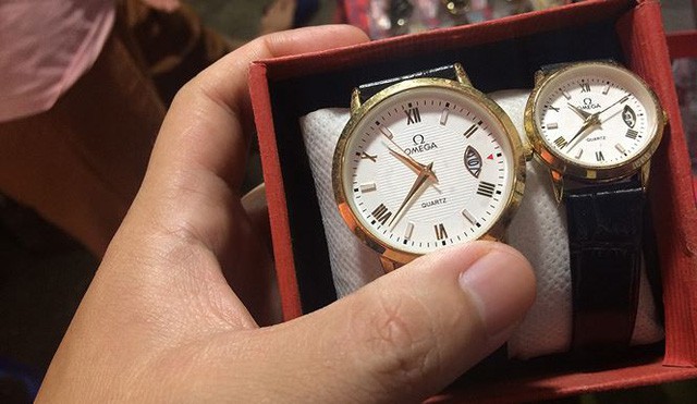 Đồng hồ hàng hiệu Omega, Rolex bán như… bán rau