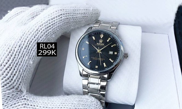 Đồng hồ hàng hiệu Omega, Rolex bán như… bán rau