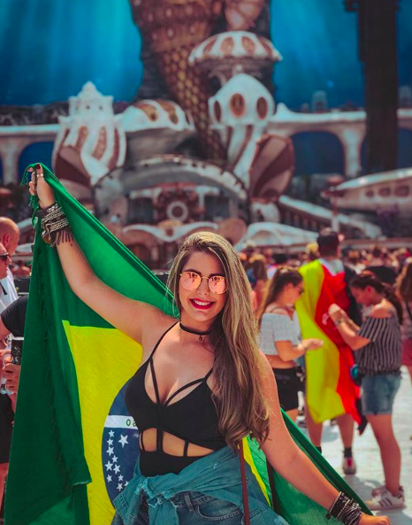 Ngắm nhìn dàn hotgirl đến từ khắp nơi trên thế giới đang hội tụ về Tomorrowland 2018