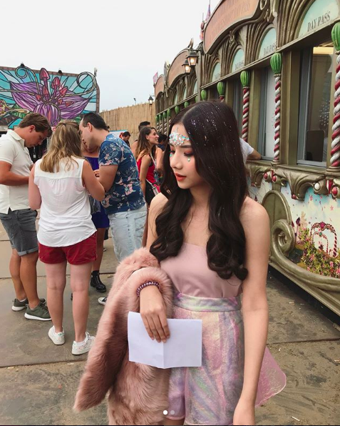 Ngắm nhìn dàn hotgirl đến từ khắp nơi trên thế giới đang hội tụ về Tomorrowland 2018