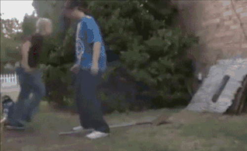 Đỡ không nổi với những pha tai nạn oái oăm