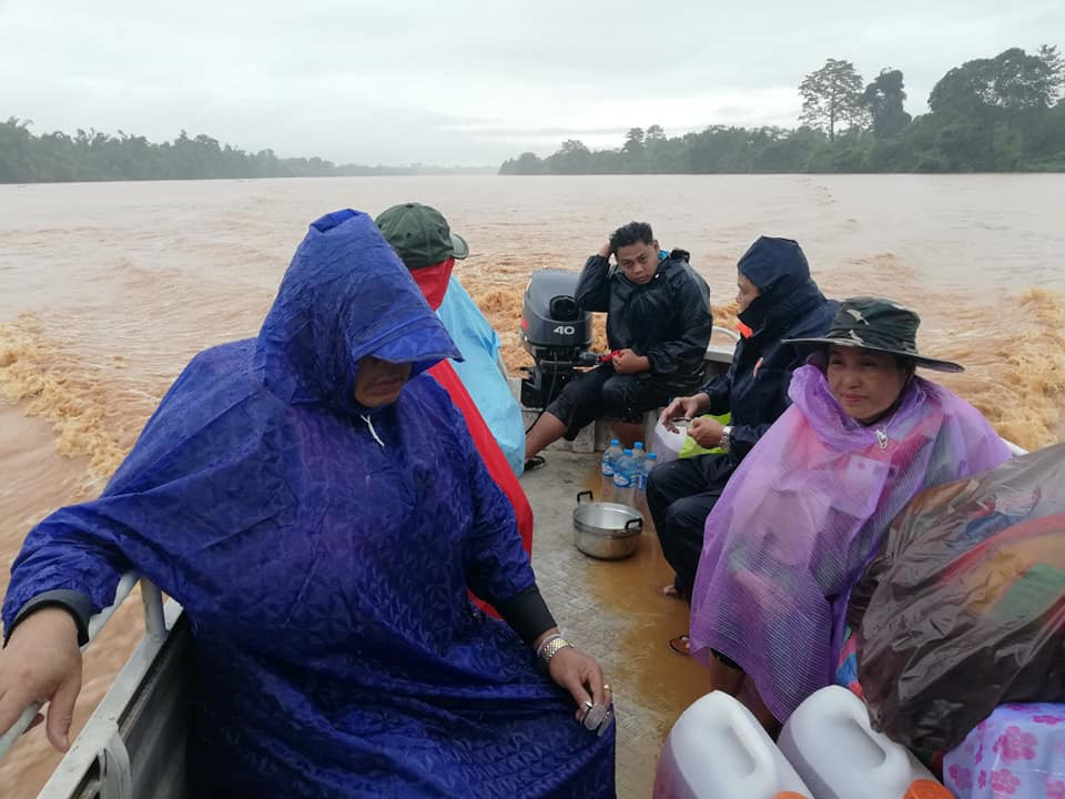 Vỡ đập thủy điện ở Lào: Hàng ngàn người lâm cảnh màn trời chiếu đất