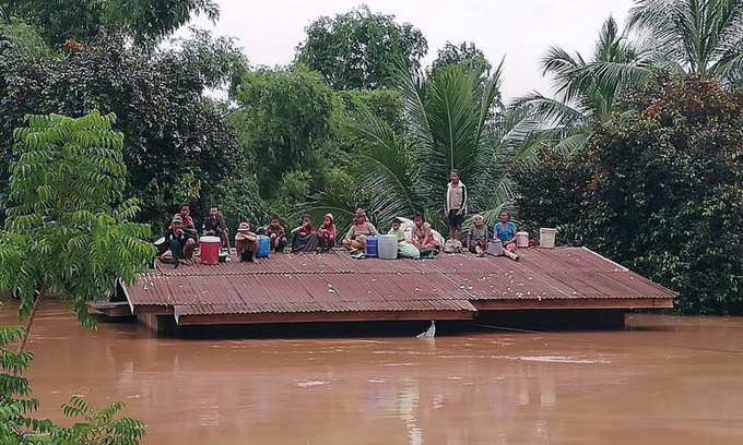 Biển nước nhấn chìm làng mạc Lào sau sự cố vỡ đập thủy điện