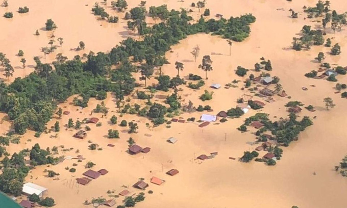 Biển nước nhấn chìm làng mạc Lào sau sự cố vỡ đập thủy điện