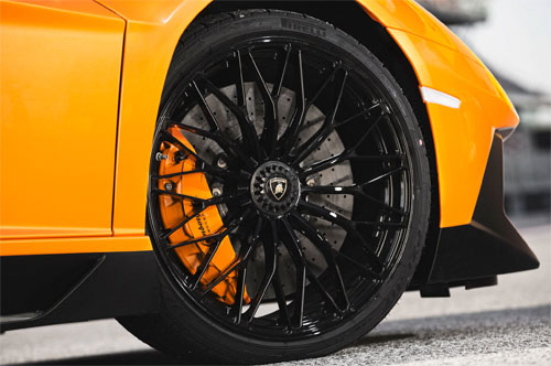 Lamborghini triệu hồi 8 siêu xe vì có thể rơi bánh