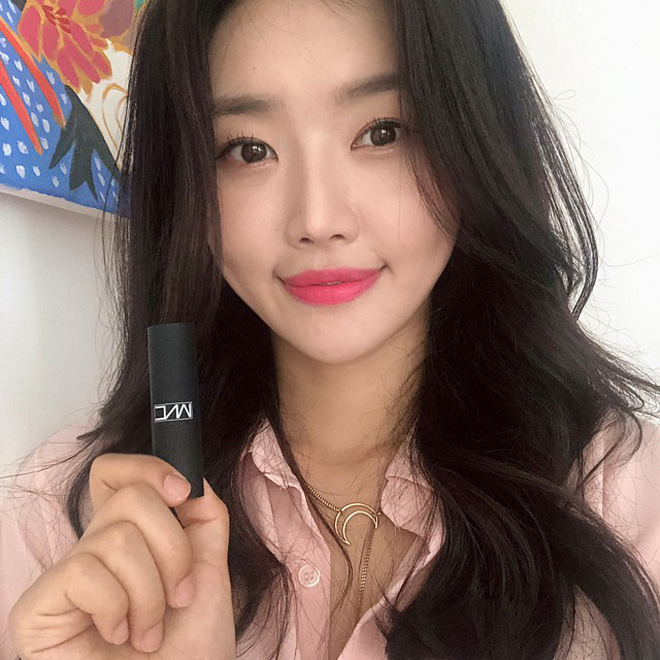 Để tránh chọn son làm xỉn răng như Sulli, hãy nắm rõ loạt bí kíp nên và không nên này