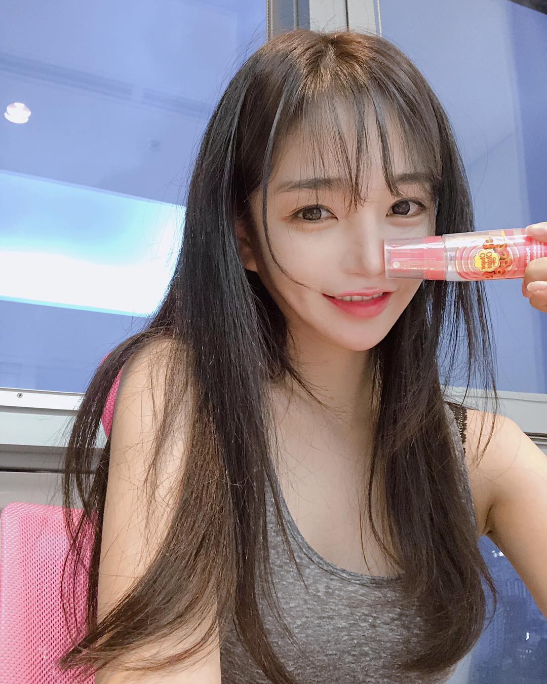 Để tránh chọn son làm xỉn răng như Sulli, hãy nắm rõ loạt bí kíp nên và không nên này