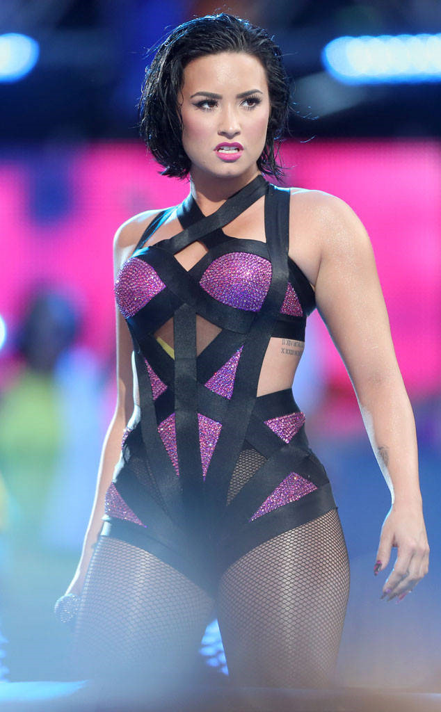 Demi Lovato: Tài năng uổng phí vì nghiện ma túy từ năm 17 tuổi