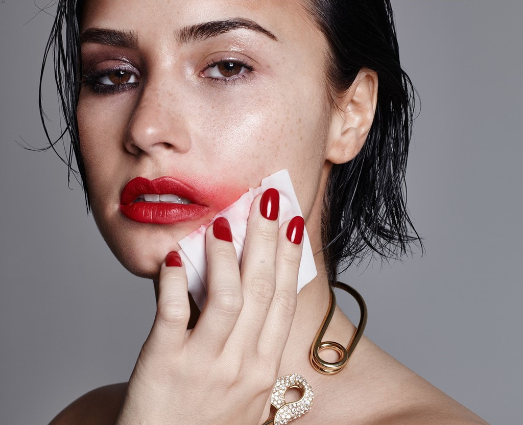 Demi Lovato: Tài năng uổng phí vì nghiện ma túy từ năm 17 tuổi