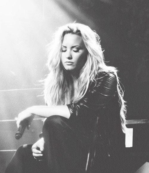 Demi Lovato: Tài năng uổng phí vì nghiện ma túy từ năm 17 tuổi