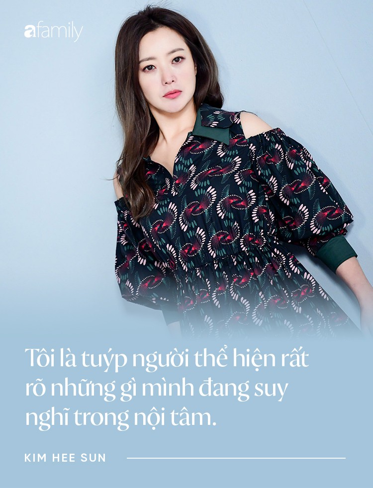 Kim Hee Sun: Yêu từ cái nhìn đầu tiên đến kinh nghiệm 10 năm hôn nhân quyết mang ra quân sư chuyện làm dâu cho Song Hye Kyo