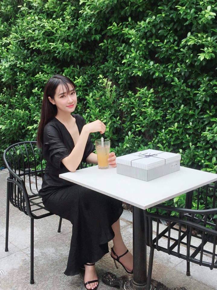 Nhã Phương tái xuất với vẻ ngoài khác lạ sau 2 tháng mất tích trên mạng xã hội cùng tin tái hợp Trường Giang