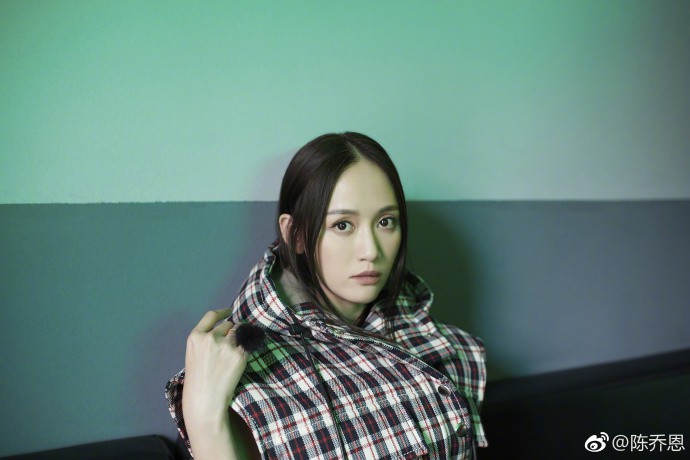 Bị giục lấy chồng sau bao lần làm phù dâu, Trần Kiều Ân chọn cách trả lời thú vị thế này