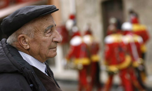 Con người sống lâu là hạnh phúc hay khổ đau?