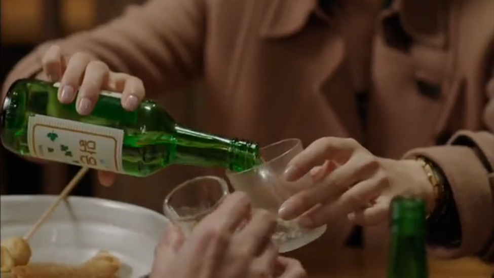 Tưởng úp sọt giữ được chân trai trẻ, 3 năm sau vợ trẻ ngậm ngùi nhìn chồng bỏ con đẻ nuôi con riêng của người cũ