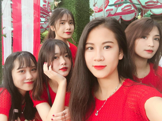 Những dàn bê tráp toàn trai xinh gái đẹp nổi bật hơn cả cô dâu, chú rể