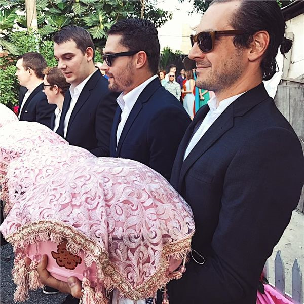 Những dàn bê tráp toàn trai xinh gái đẹp nổi bật hơn cả cô dâu, chú rể